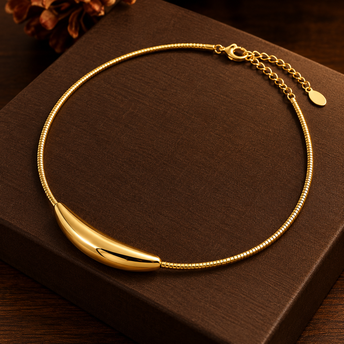 Sculptura Crescent Collar