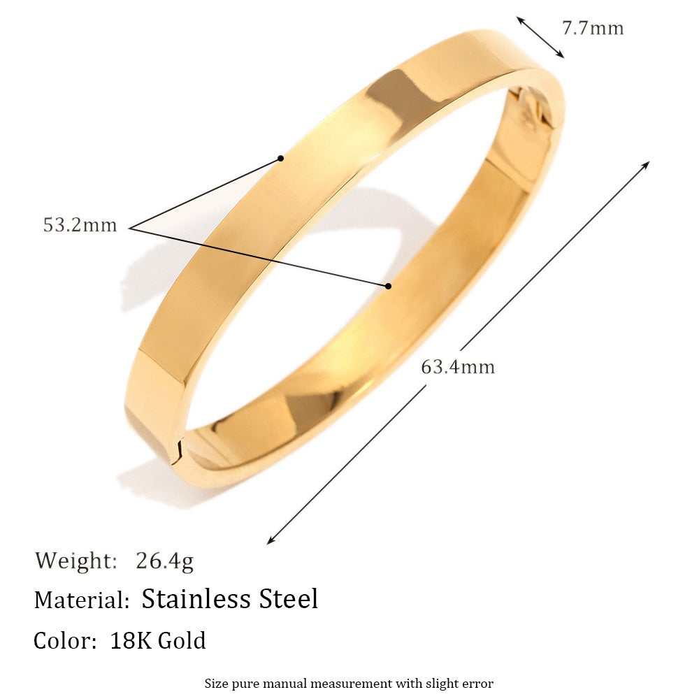 Bold Arc Classic Bangle