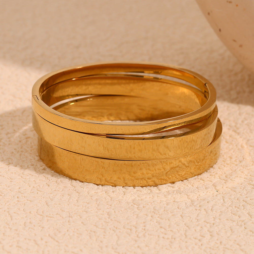 Bold Arc Classic Bangle