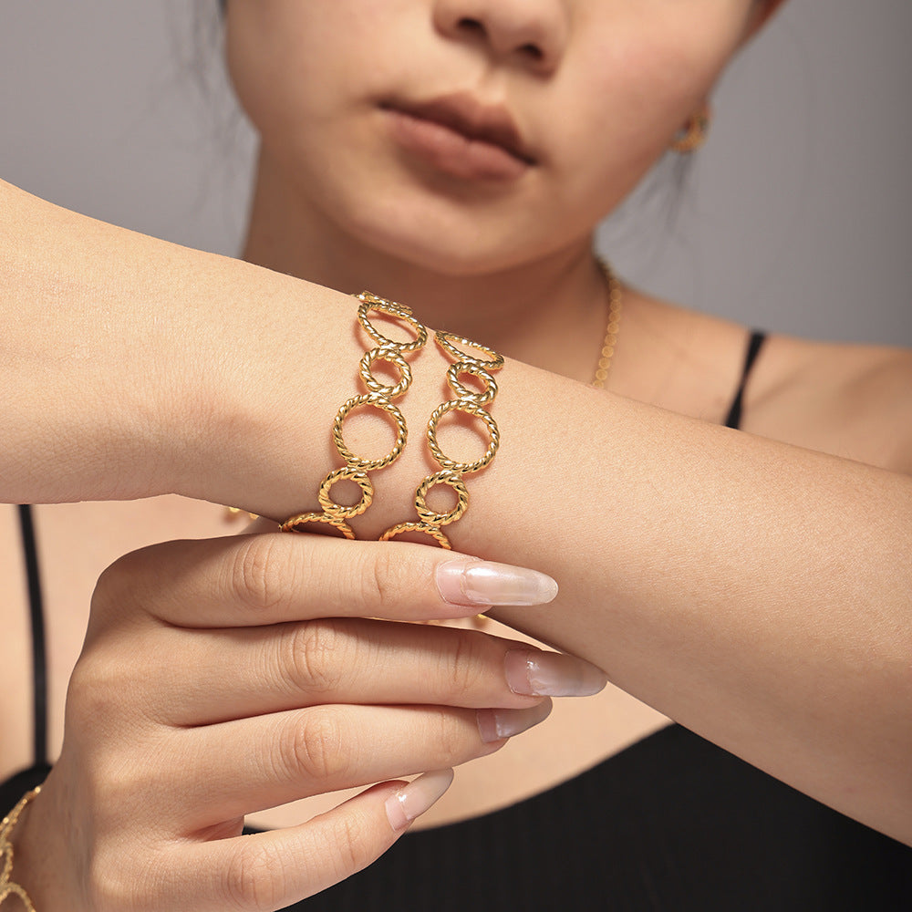 Sculpted Oval Link Bracelet