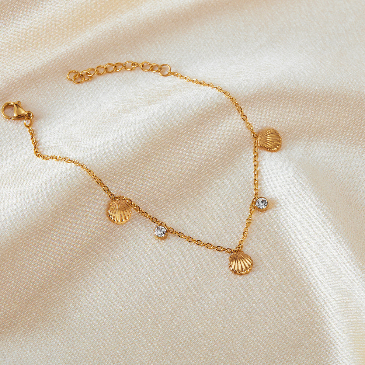 Marée Royale Shell Charm Bracelet