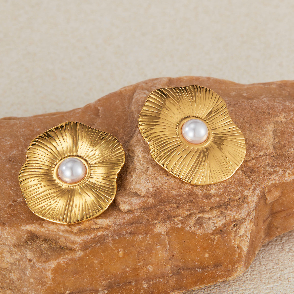Soleil Perla Radiance Studs