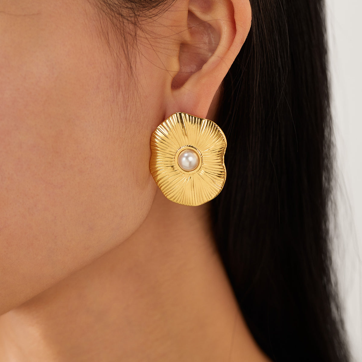 Soleil Perla Radiance Studs