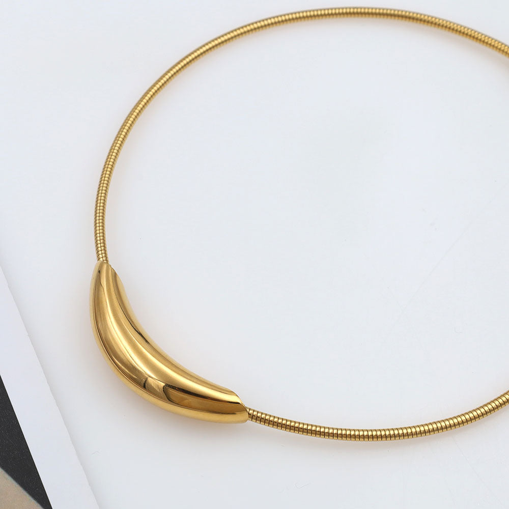 Sculptura Crescent Collar