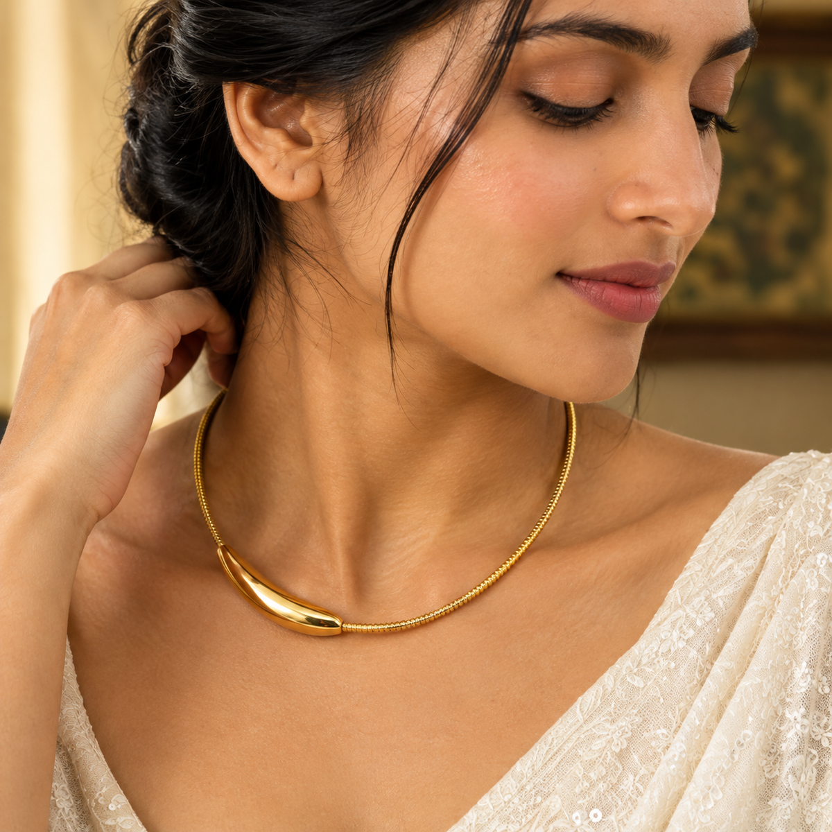 Sculptura Crescent Collar