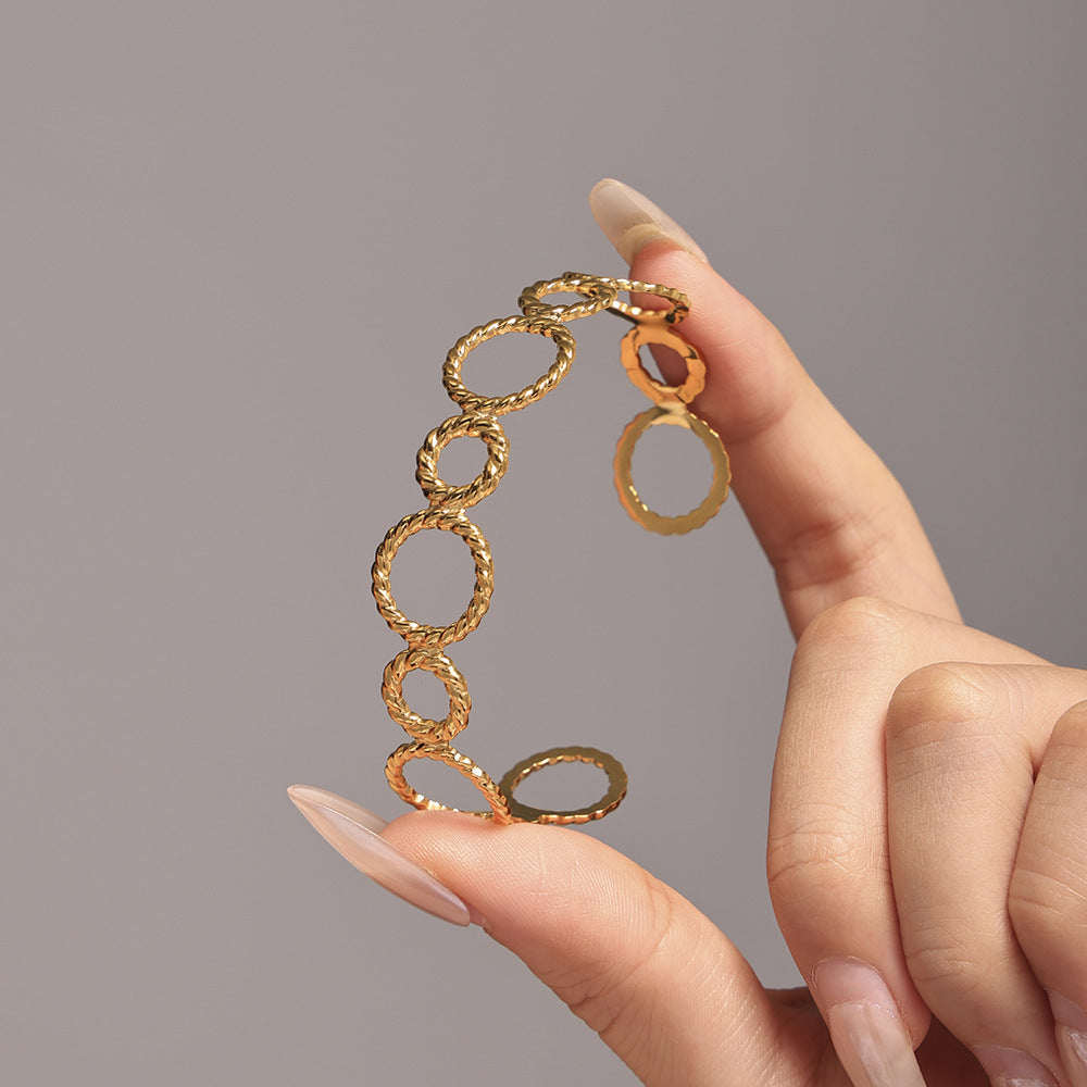 Sculpted Oval Link Bracelet