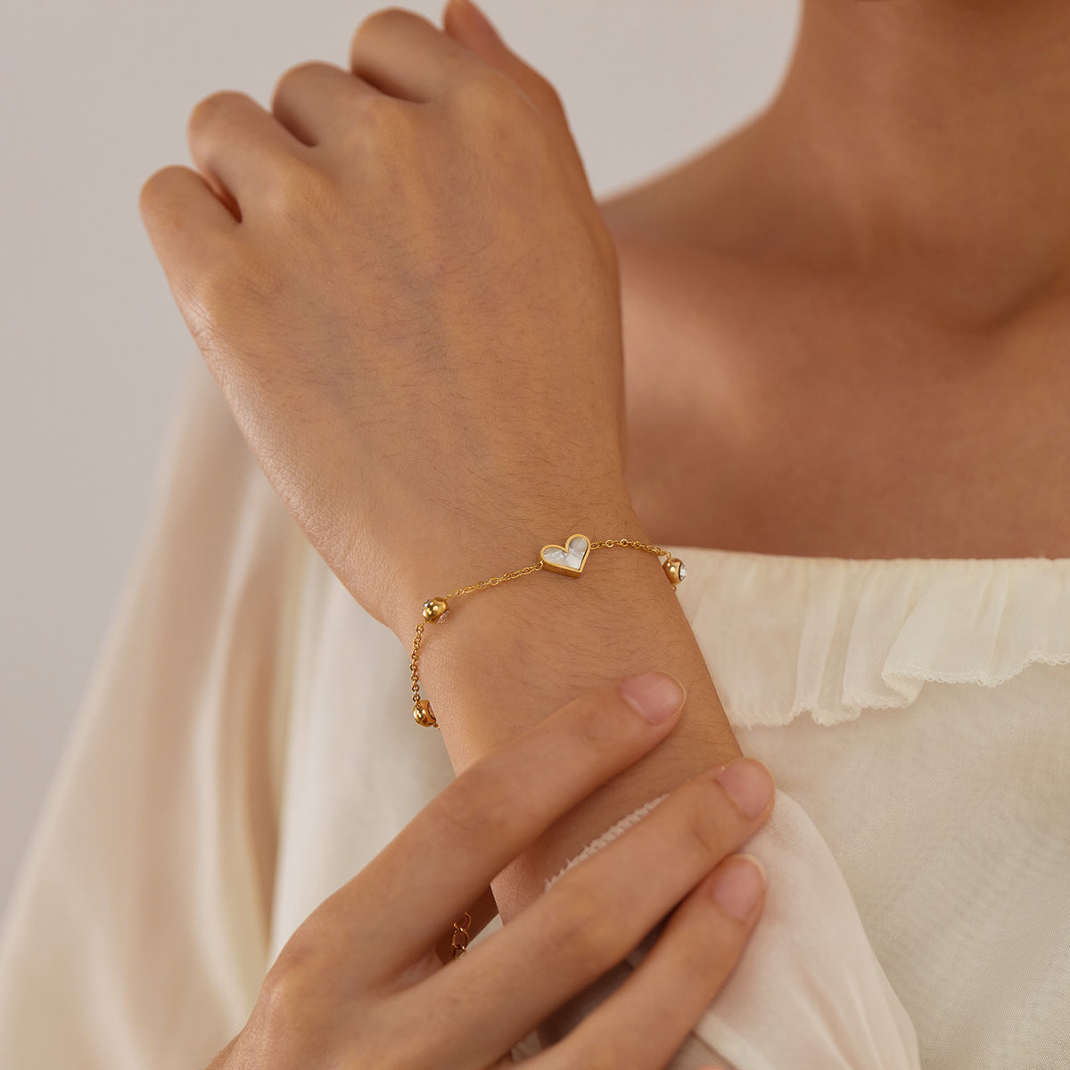 Nacre Amour Crystal Heart Bracelet
