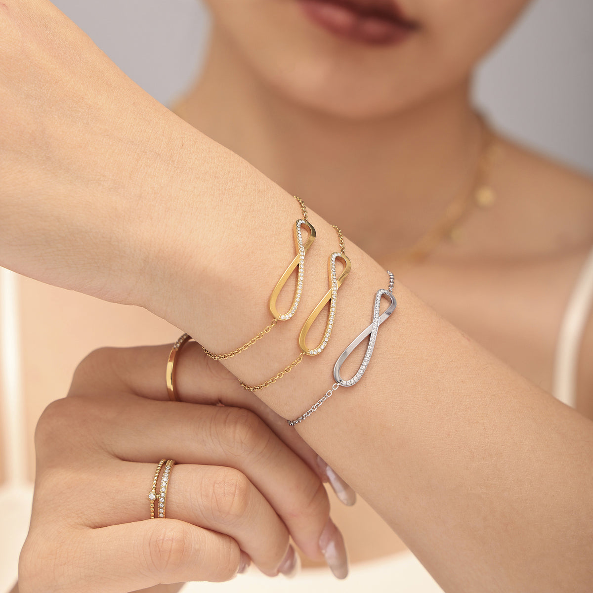Éternité Pavé Infinity Bracelet
