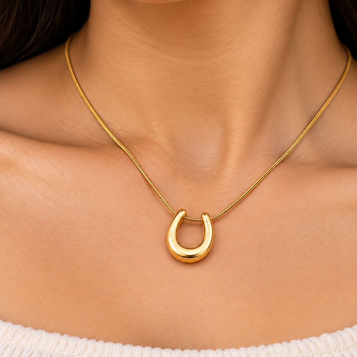 Aurelia Horseshoe Pendant Necklace