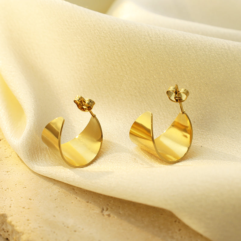 Soleil Ribbon Curve Studs