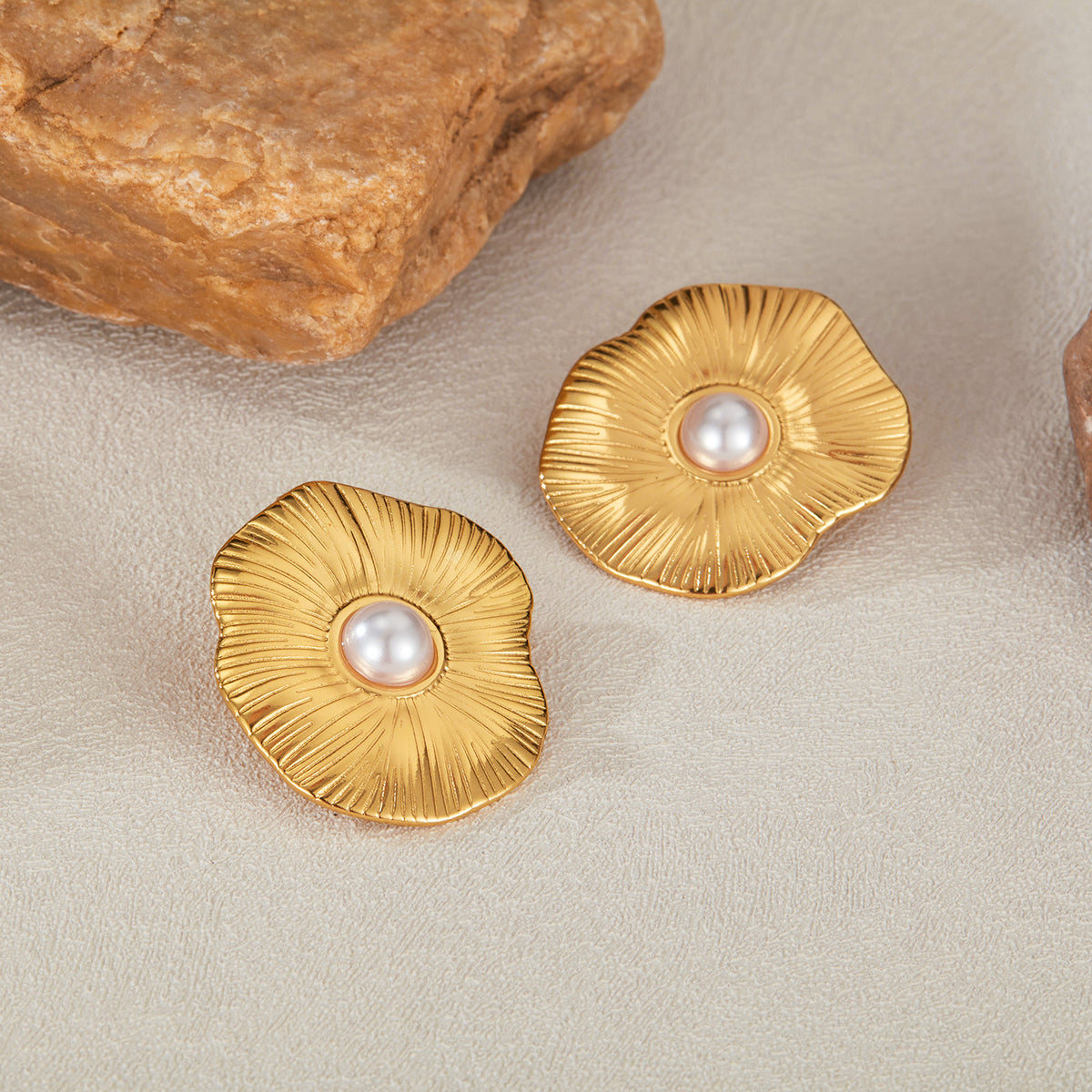 Soleil Perla Radiance Studs