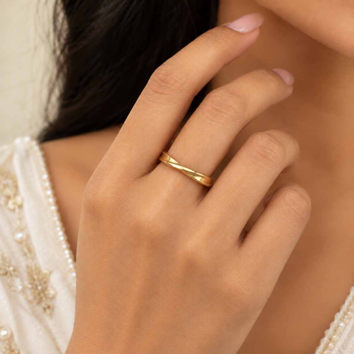 Sculpted Glow Minimal Ring