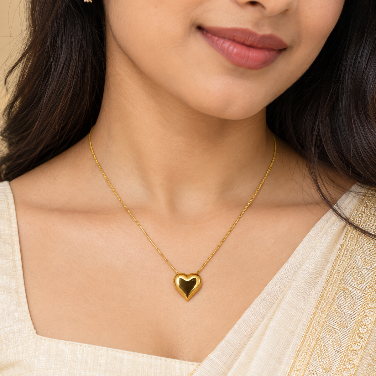 Coeur Contour Pendant Necklace