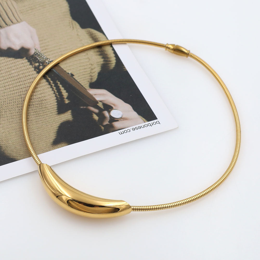 Sculptura Crescent Collar
